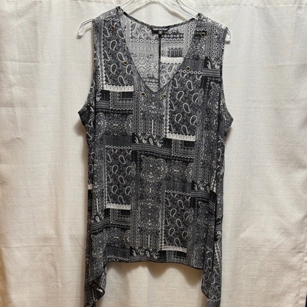Unique Spectrum Monochrome Patchwork Sleeveless Blouse